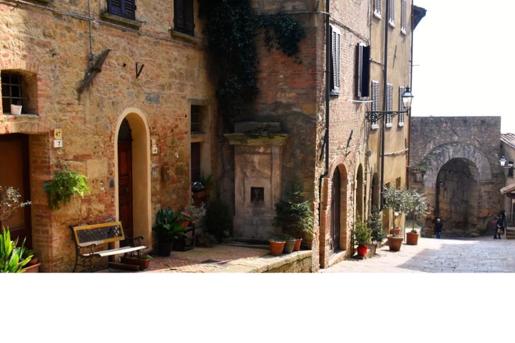 Casa Vacanze E Brevi Periodi Alla Porta Etrusca La Panchina Al Sole Volterra Exterior foto